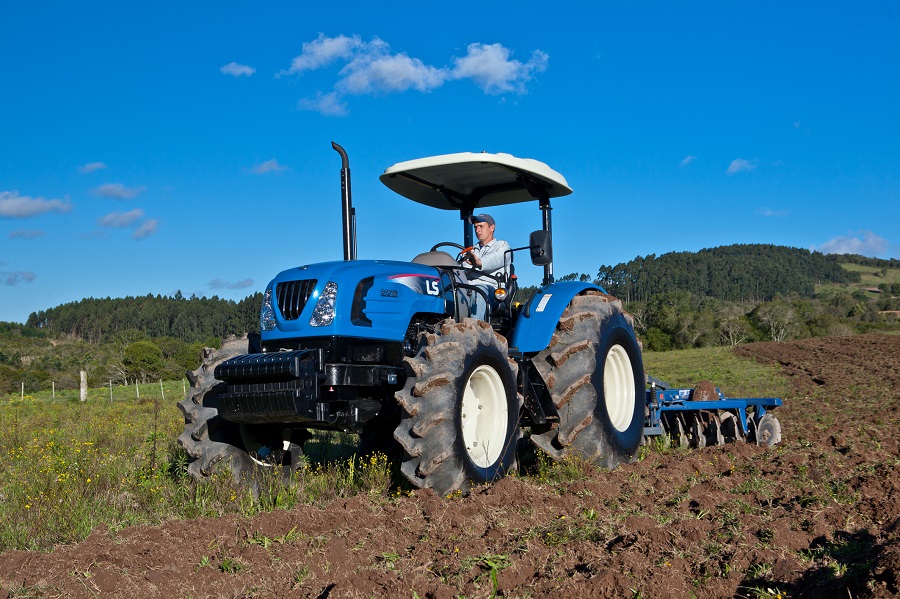 Você já viu Ministro da Agricultura correr de trator? Eu vi.